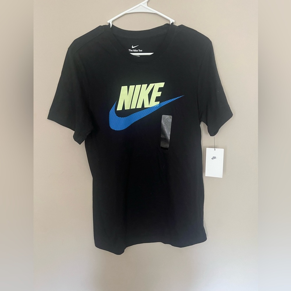 Men’s Size Small Nike Tshirt-NWT